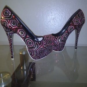 NWOT WOMEN BLACK  MUTLICOLORED RHINESTONE HEELS